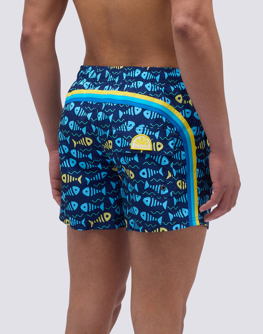 BAÑADOR CORTO DE CINTURA ELÁSTICA CON ESTAMPADO DE PEZ