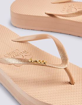 TONGS À PAILLETTES ET SEMELLE HAUTE