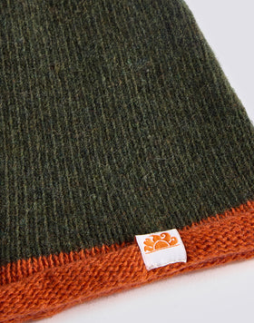 BEANIE IN CONTRAST COLOR