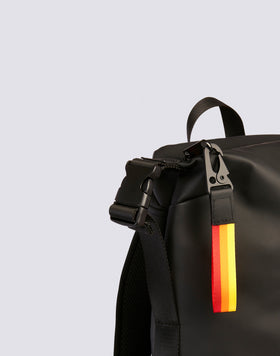 MOCHILA CON CREMALLERA SOLDADA Y ASAS AJUSTABLES ACOLCHADAS