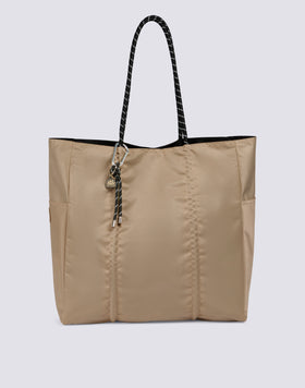 LARGE BAG WITH RUFFLES ON THE SIDES