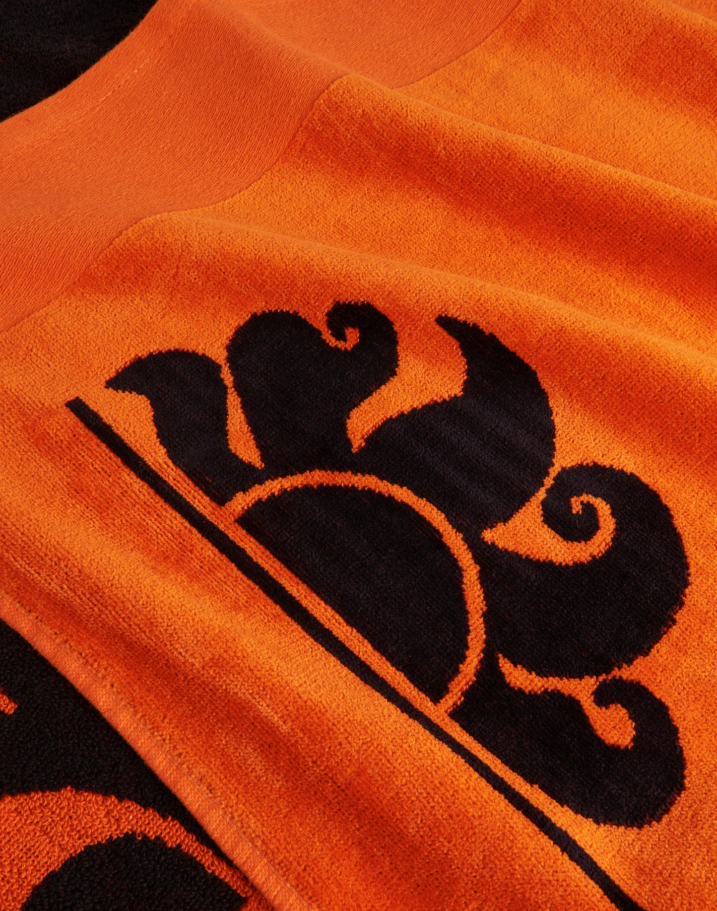 ICON - JACQUARD BEACH TOWEL WITH ICONIC LOGO