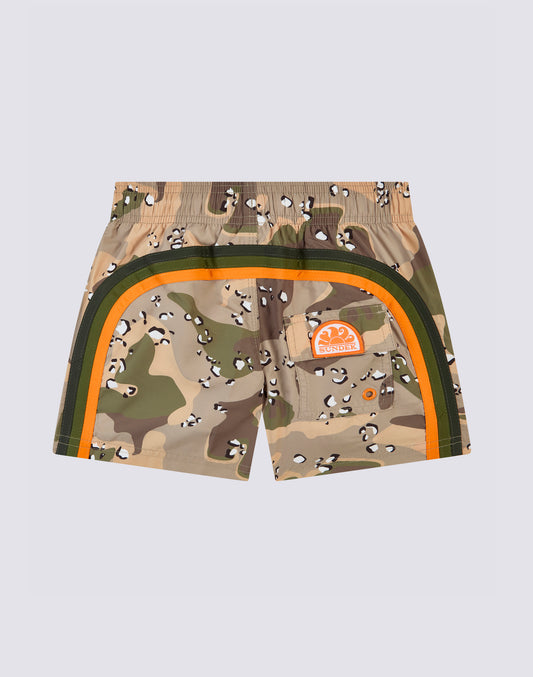 BAÑADOR CORTO CON ELÁSTICO EN LA CINTURA REPREVE® CON ESTAMPADO DE CAMUFLADO MANCHADO