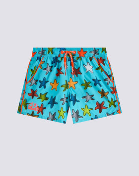 BAÑADOR NIÑO CORTO CON CINTURA ELÁSTICA Y ESTAMPADO HAPPY STAR EN POLIÉSTER RECICLADO REPREVE®