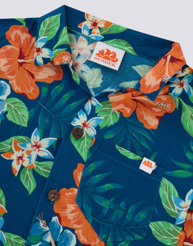 CAMISA DE NIÑO MODELO BOWLING CON ESTAMPADO FLORAL