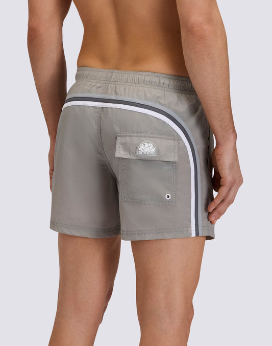 BAÑADOR CORTO CON CINTURA ELÁSTICA ARRUGADA