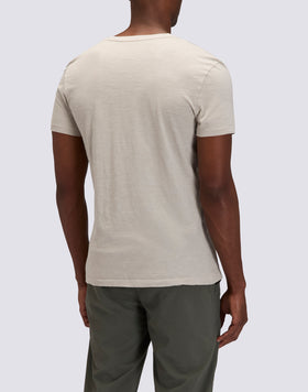 T-SHIRT TINTO CAPO CON SCOLLO A V