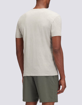 T-SHIRT CON TASCA TINTO CAPO