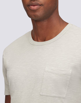 T-SHIRT CON TASCA TINTO CAPO