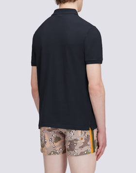 POLO DE ALGODÓN PIQUÉ ELÁSTICO CON PARCHE ARCO IRIS