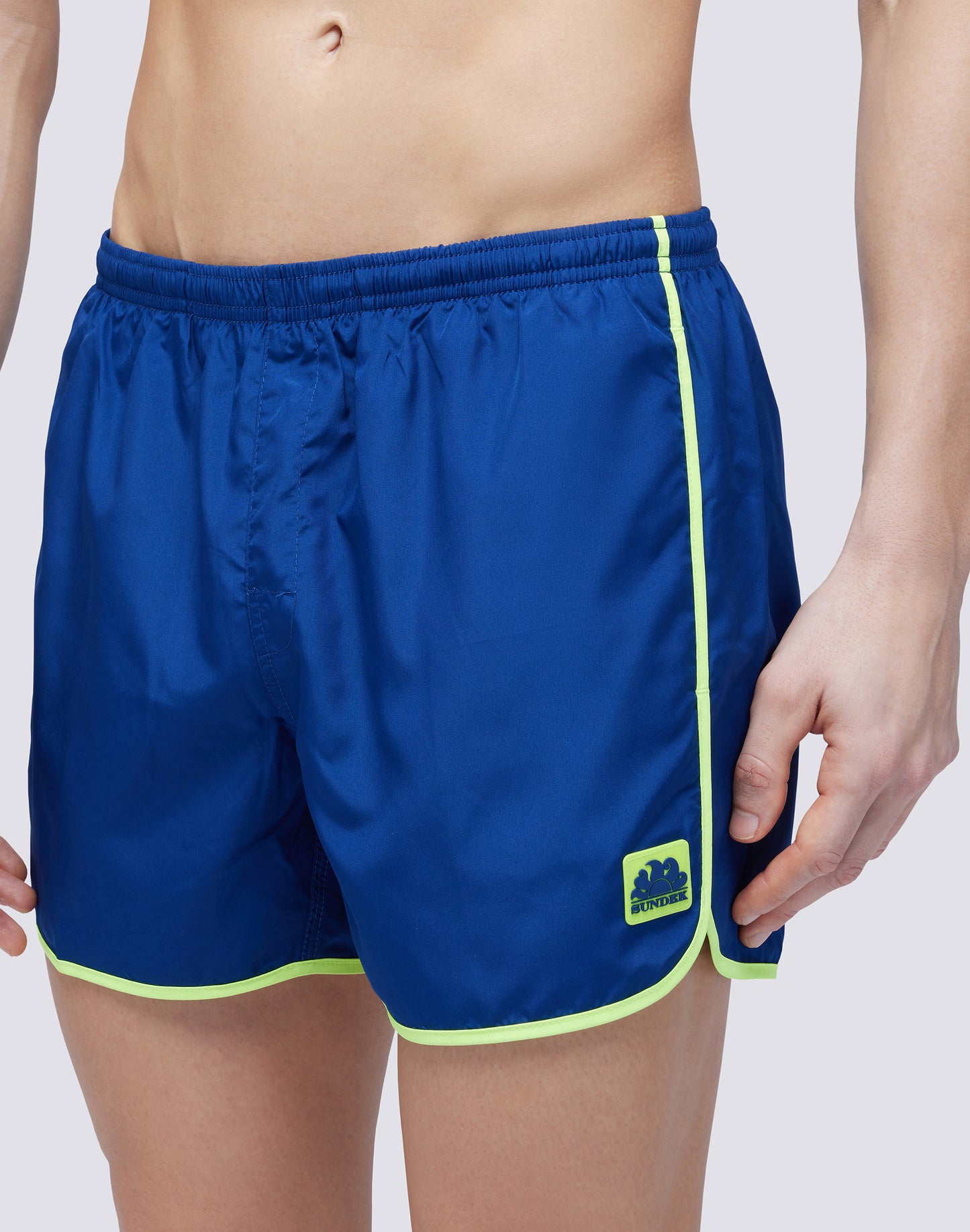 SHORT SWIMSHORTS WITH ELASTIC WAIST AND ROUND SIDE SLITS