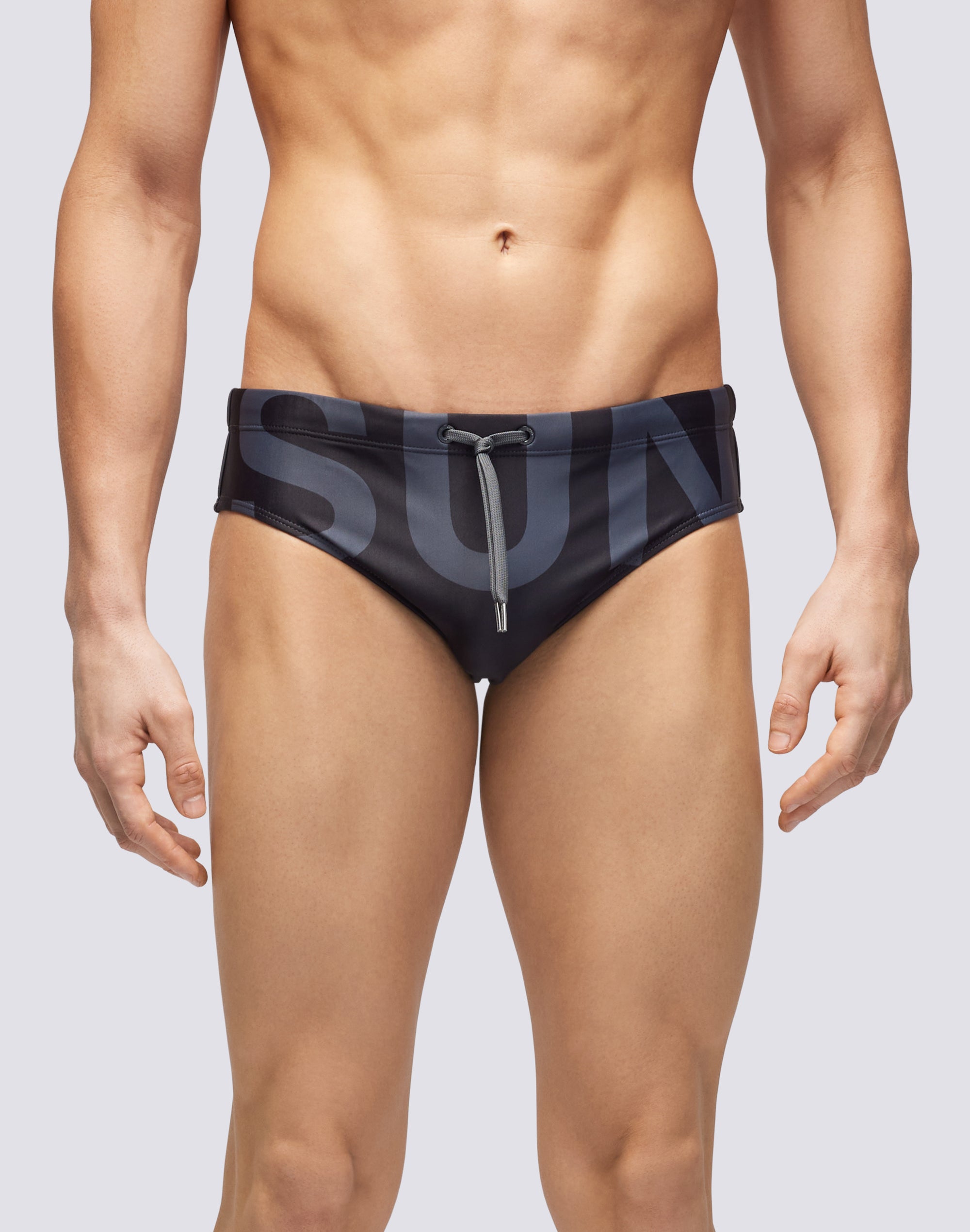 Costume Da Bagno Uomo Slip Swim Brief SUNDEK | Tessuto ECONYL Ecosostenibile, Resistente A Cloro E UV | Vita Regolabile Con Laccetto