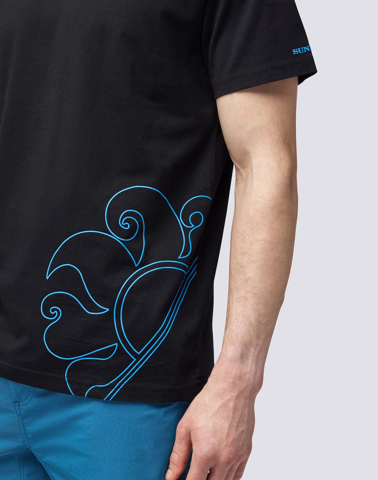 CAMISETA CON LOGOTIPO