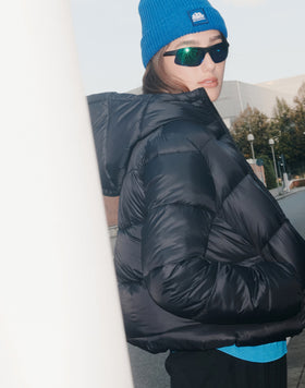 DOUDOUNE COURTE REMBOURRÉE À CAPUCHE POUR FEMME