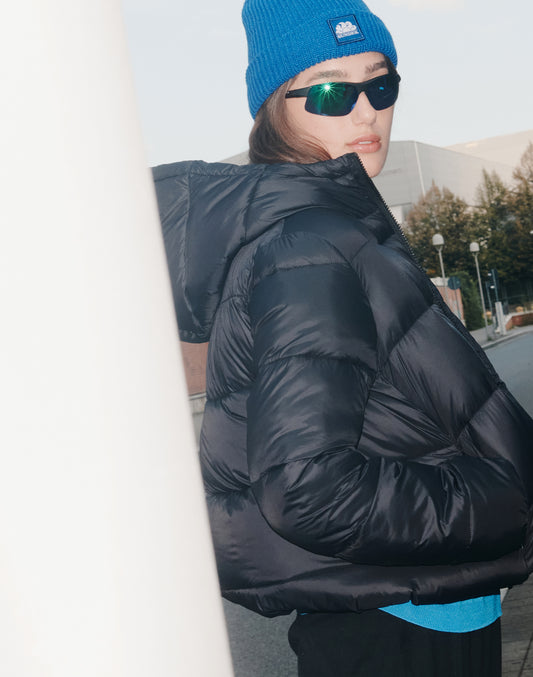 DOUDOUNE COURTE REMBOURRÉE À CAPUCHE POUR FEMME
