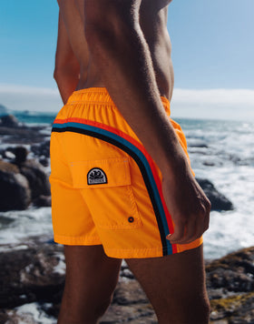 TRAJE DE BAÑO CORTO CINTURA ELÁSTICA POLIÉSTER RECICLADO REPREVE® FLUO