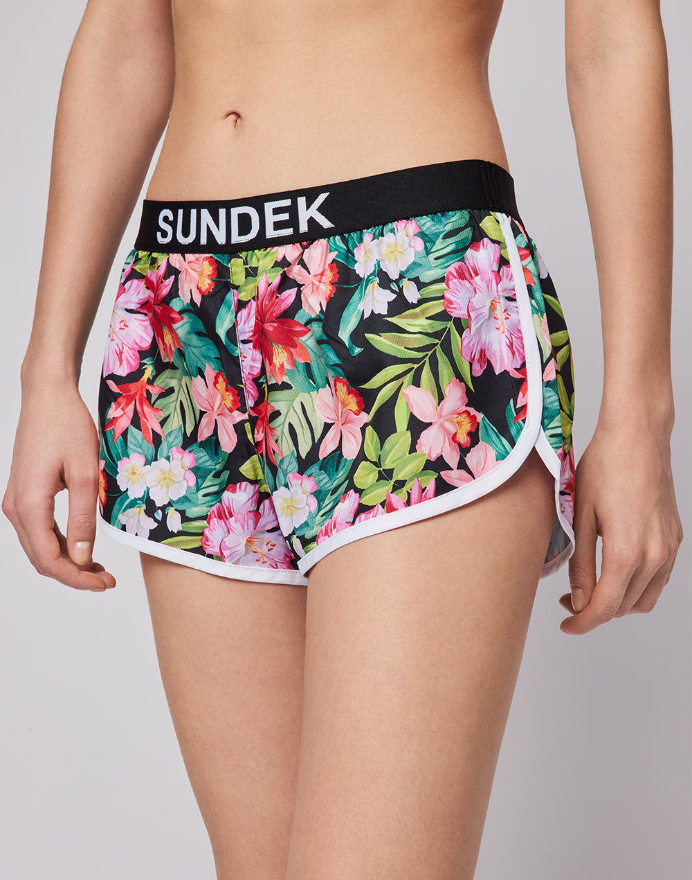 SHORT SWIM SHORTS WITH AN ELASTICATED WAISTBAND